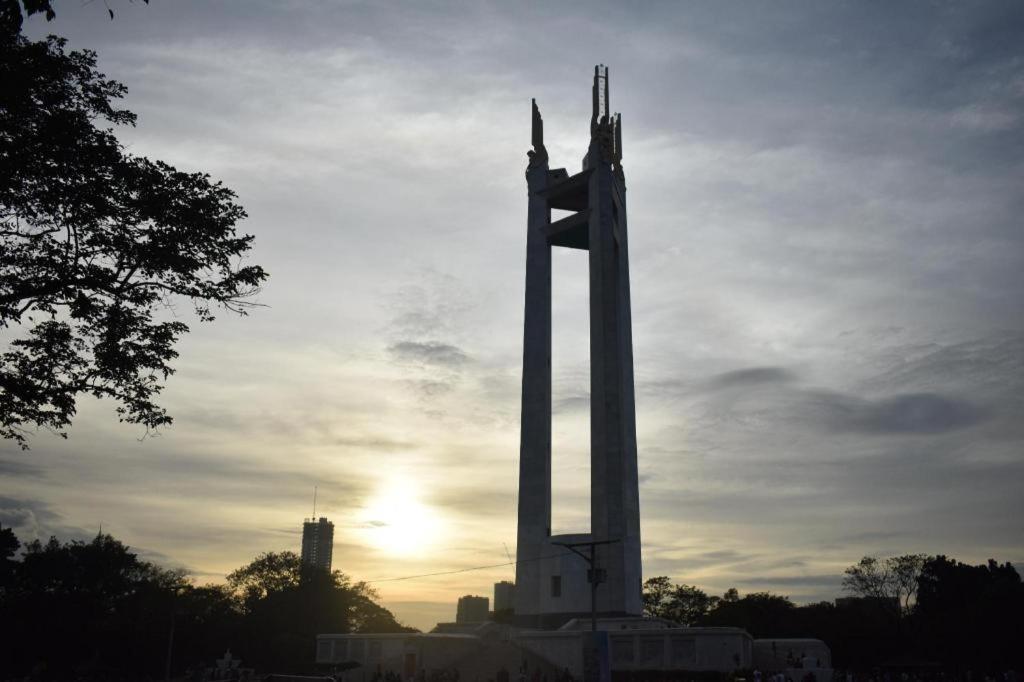 โรงแรมลาเบรซา เกซอนซิตี้ ภายนอก รูปภาพ