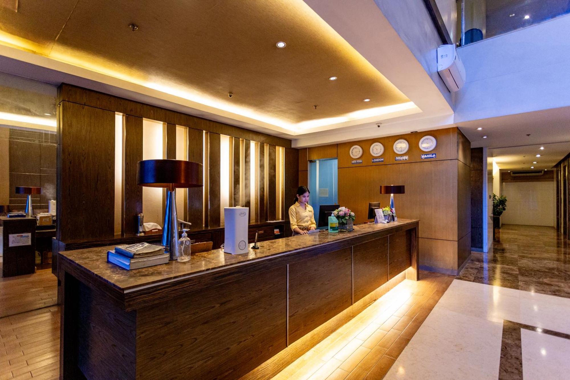 โรงแรมลาเบรซา เกซอนซิตี้ ภายนอก รูปภาพ
