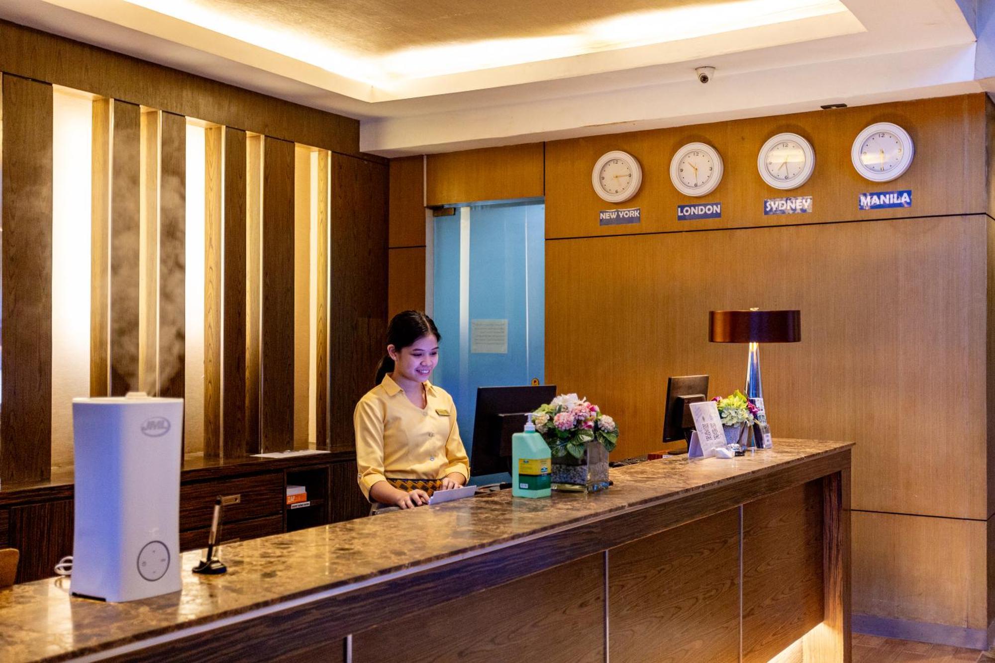 โรงแรมลาเบรซา เกซอนซิตี้ ภายนอก รูปภาพ